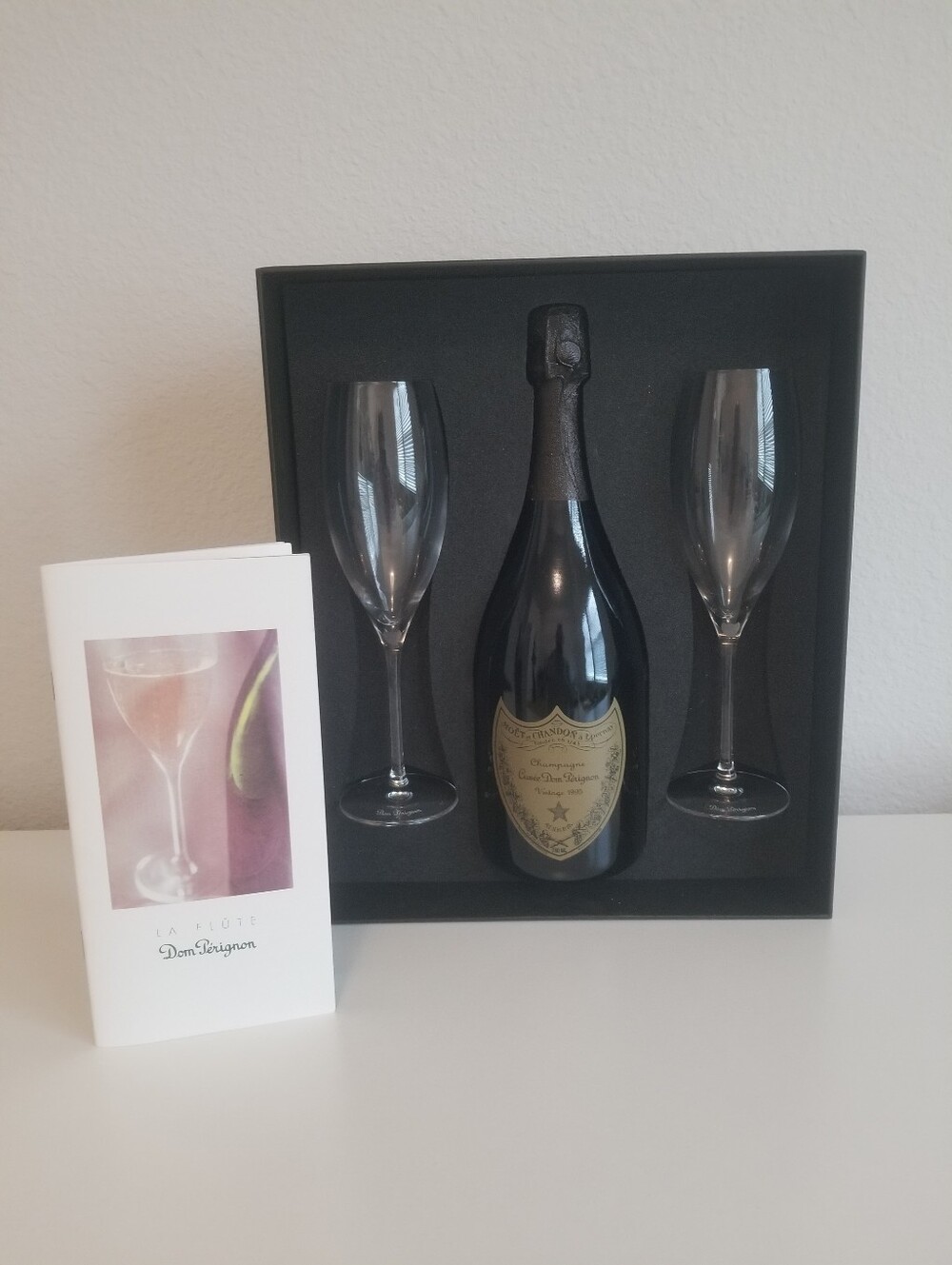 Moët & Chandon Dom Pérignon Champagne Gift Set - Black & Gold